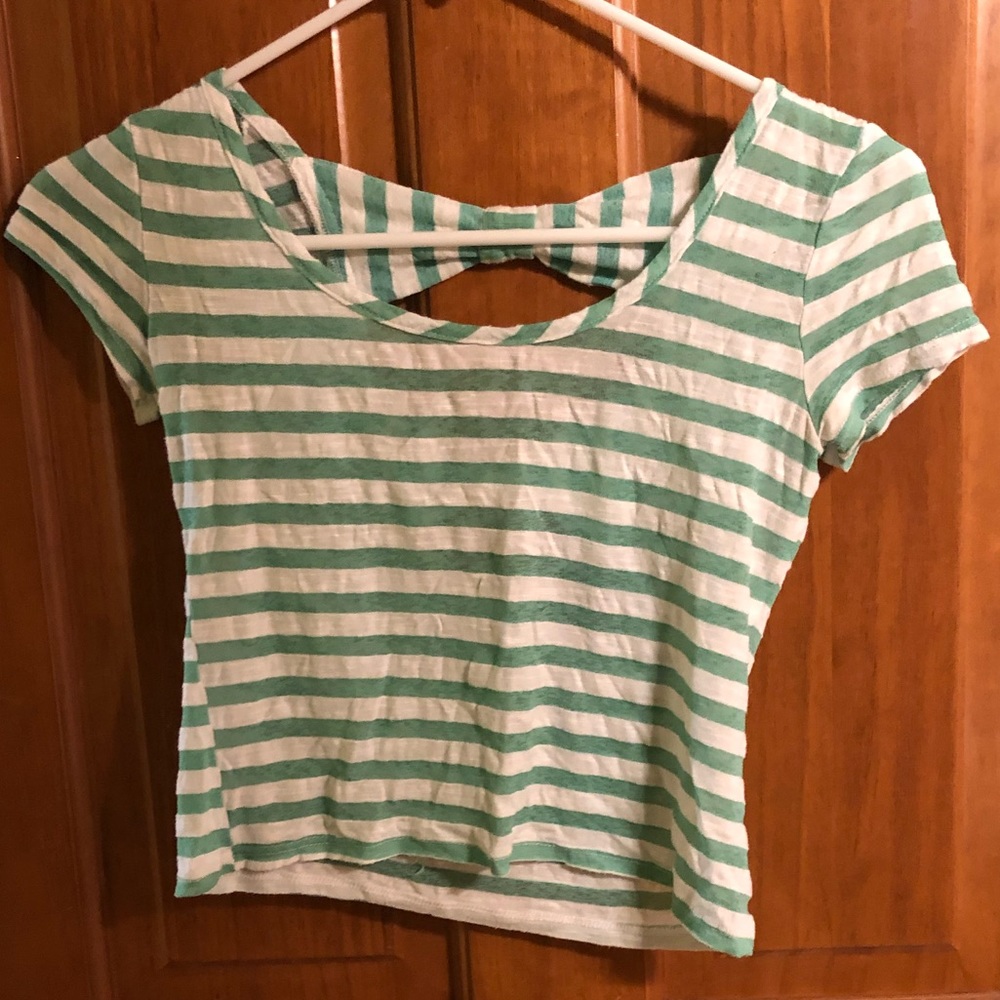 Short sleeve crop top